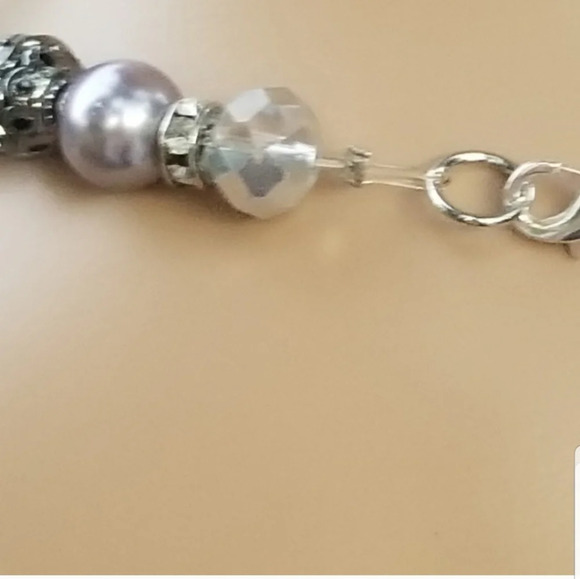 TWO VINTAGE FAUX PEARL & FACETED GLASS CRYSTAL NECKLACES - Picture 4 of 7